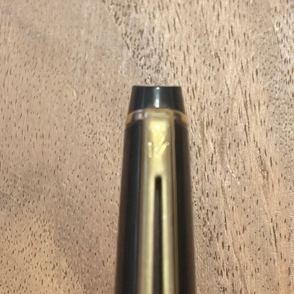 Waterman Paris - Black and Gold Ballpoint Pen - Picture 5 of 8
